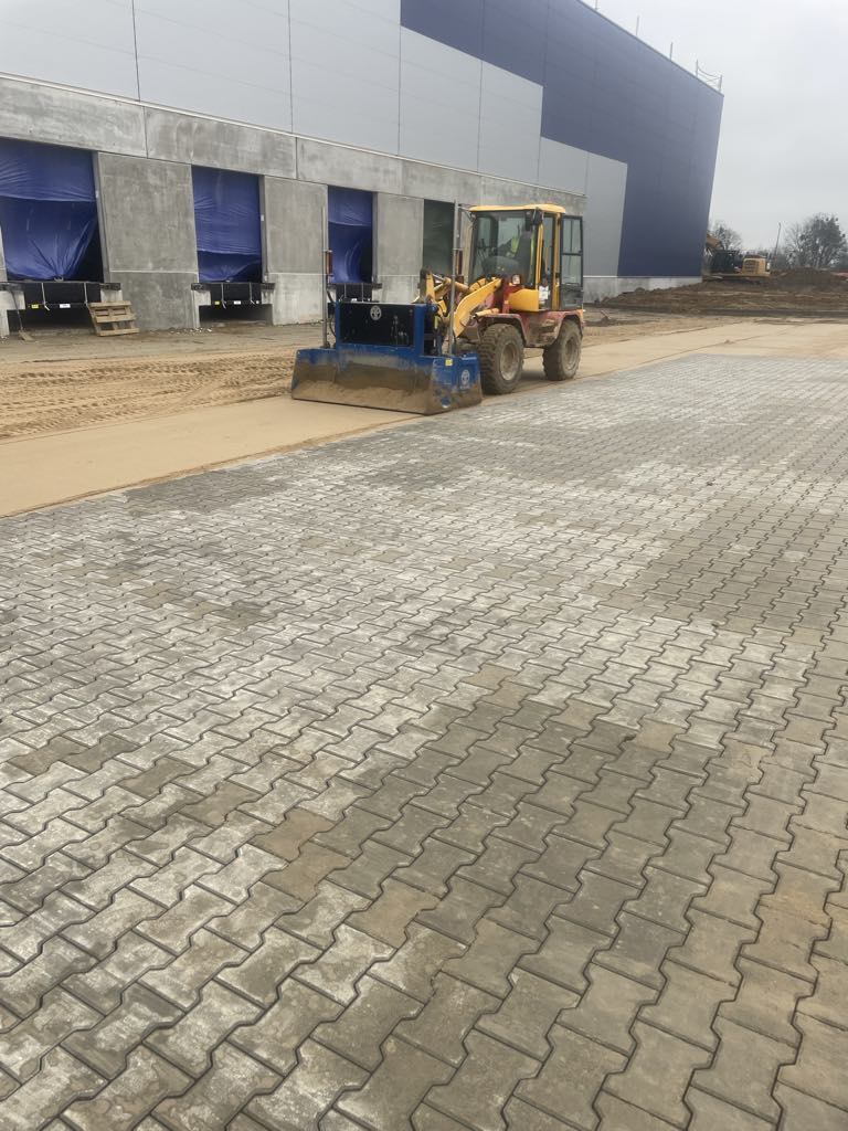 Przygotowanie podłoża pod kostkę